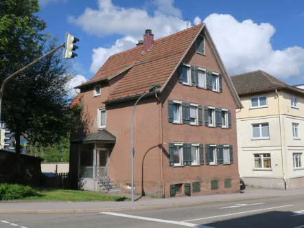 Hausansicht von oben - Haus kaufen in Freudenstadt - Vermietetes Dreifamilienhaus in zentraler Lage!