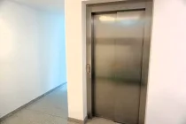 Aufzug direkt vor der Wohnung