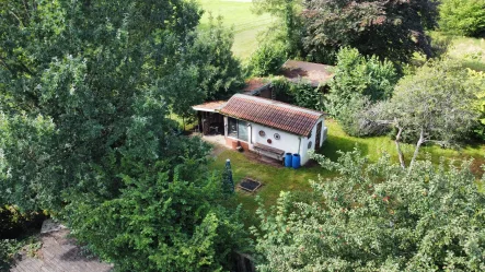 Gartenhaus - Grundstück kaufen in Freudenstadt - Familienidylle im Grünen: großzügiger Garten mit Hütte in ruhiger Freudenstädter Naturlage