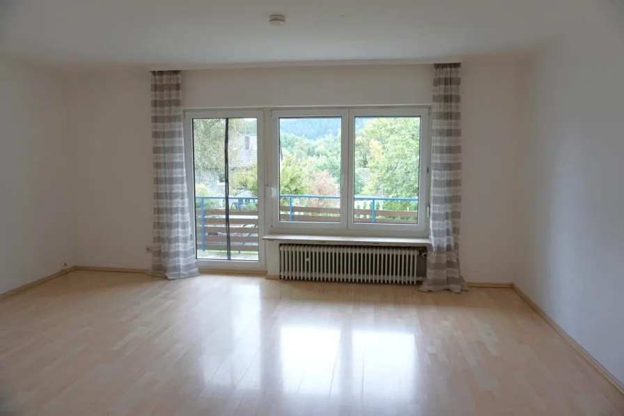 Wohnzimmer mit Balkon