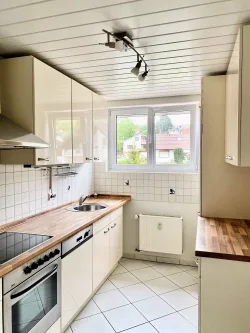 Küche - Wohnung mieten in Dornstetten - Helle und moderne 3-Zimmer Dachgeschosswohnung in ruhiger Lage!