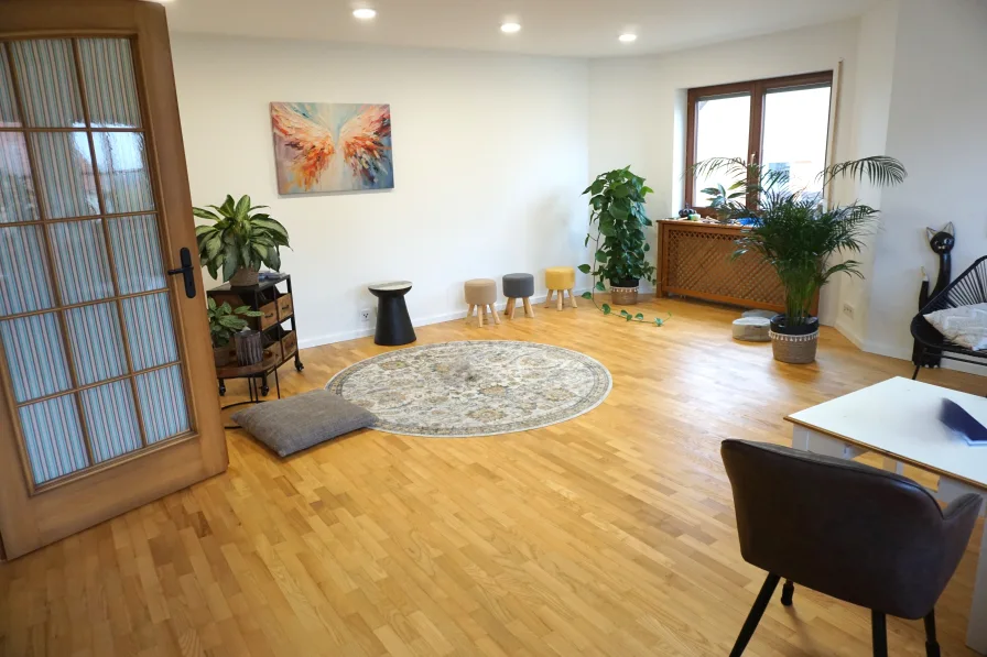 Wohnzimmer - Wohnung mieten in Schopfloch - Sehr schöne und helle 6,5-Zimmer-Wohnung in Schopfloch