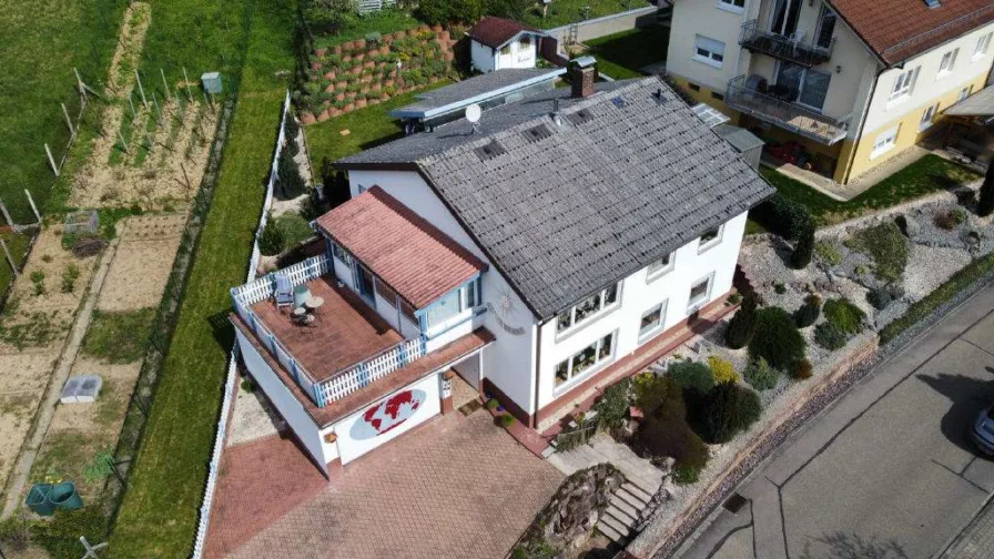 Ansicht - Haus kaufen in Ettenheim-Wallburg - Gemütliches 2-Familienhaus im Grünen mit viel Platz und herrlichem Blick