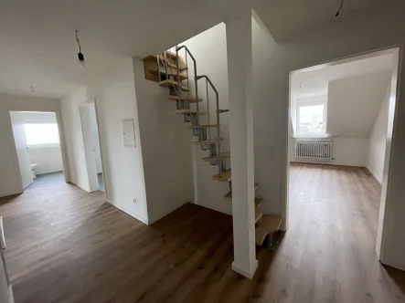 Flur - Wohnung mieten in Lahr - 4 Zimmer Wohnung mit Einbauküche und Garage / Neu renoviert