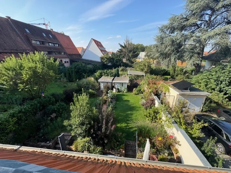 Aussicht vom Balkon aus. - Wohnung kaufen in Mannheim - Denkmal geschützte stilvolle 3 Zimmer-Wohnung in ausgebauter Scheune in Mannheim-Seckenheim.