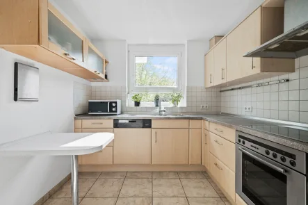 Küche - Wohnung kaufen in Radolfzell am Bodensee - 6-Zimmer-Maisonette mit Terrasse, Garage, ruhig und stadtnah, sofort frei!
