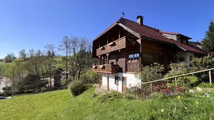 Modernes Schwarzwaldhaus in herrlicher Lage - Haus kaufen in Hinterzarten - Tradition trifft Moderne: Familienfreundliches Klimahaus im klassischen Schwarzwaldstil