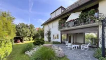 Blick auf die Terrasse, den Balkon und die Loggia