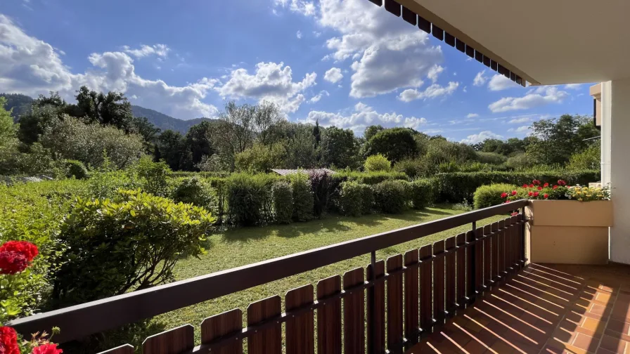 Ausblick vom Balkon - Wohnung kaufen in Freiburg i. Br. / Ebnet - Vermietete 2-Zimmer-Wohnung nahe der Dreisam mit malerischem Blick ins Grüne