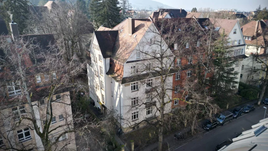 Vogelperspektive auf den historischen Wiehre-Altbau