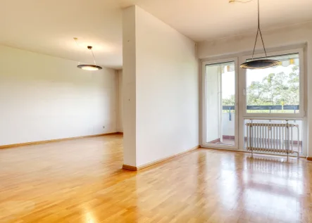 Wohnzimmer - Esszimmer - Wohnung kaufen in Karlsruhe - Sonnige 4-Zimmer-Wohnung mit zwei Balkonen und gehobener Ausstattung direkt an der Europaschule