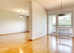 Bild der Immobilie: Sonnige 4-Zimmer-Wohnung mit zwei Balkonen und gehobener Ausstattung direkt an der Europaschule