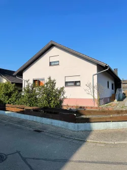 Ansicht - Haus kaufen in Sankt Leon-Rot - Zweifamilienhaus mit großem Hobbyraum und Doppelgarage