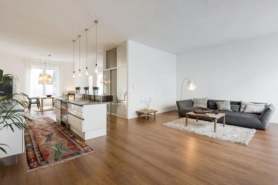 Wohnbereich/Offene Küche - Wohnung kaufen in München - 3-Zimmer-Loft-Wohnung mit New-York-Feeling im besten Schwabing