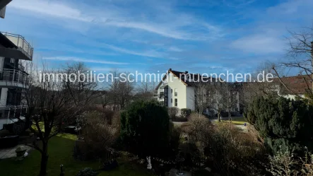 Ausblick vom SW-Balkon - Wohnung kaufen in Unterschleißheim - Genießen Sie die Sonne3,5 Zi-Wohnung mit 2 Balkonenin ruhiger Lage von Unterschleißheim