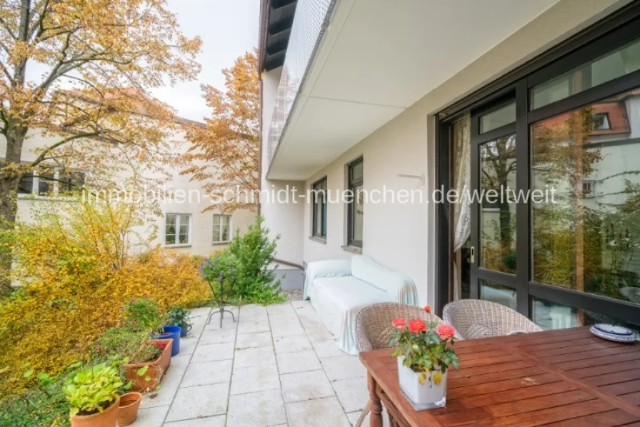 Terrasse 2 - Wohnung mieten in München - 80m² große 2-Zimmer-Gartenwohnung  in königlicher Umgebung