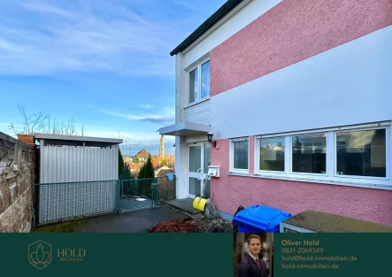 Titelbild - Haus kaufen in Kempten (Allgäu) - Doppelhaushälfte in Stadtrandlage: Großzügiges Grundstück mit Alpenblick