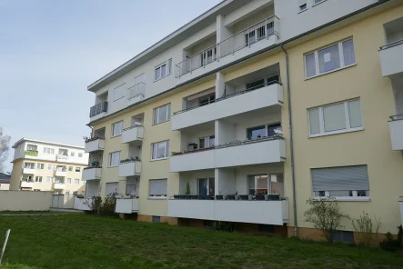  - Wohnung kaufen in Berlin - Provisionsfrei! Gut vermietete 2 Zi.-Whg. mit Balkon