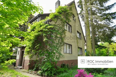 Titelbild - Haus kaufen in Berlin - Zweifamilienhaus mit freier Wohnung! Berlin-Waldsiedlung Hakenfelde