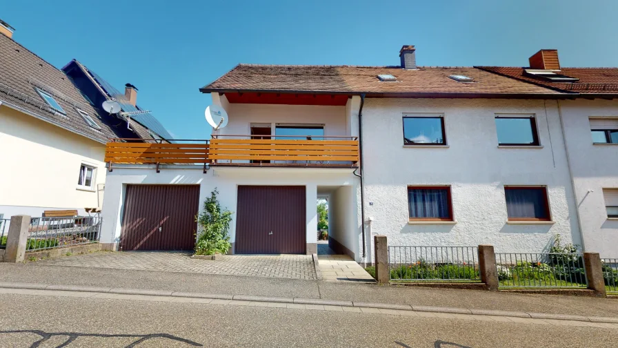 2-FH, Schöllbronn - Haus kaufen in Ettlingen - Vielseitige Doppelhaushälfte mit 2 Wohneinheiten und schönem Gartengrundstück, Ettl.-Schöllbronn