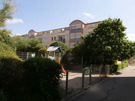 1-ETW, Oberreut - Wohnung kaufen in Karlsruhe - Vermietetes 1-Zimmer-Apartment mit Balkon und TG-Platz in attraktiver Lage von KA-Oberreut