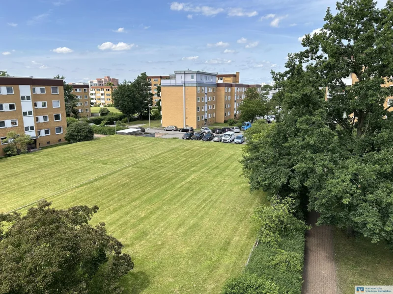 Blick ins Zentrum - Wohnung kaufen in Isernhagen - Mitten in Altwarmbüchen