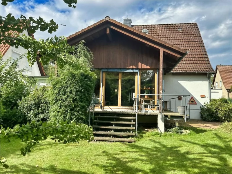 Gartenansicht - Haus kaufen in Sarstedt - Sarstedt - Nähe Kipphut: Gepflegtes Einfamilienhaus 