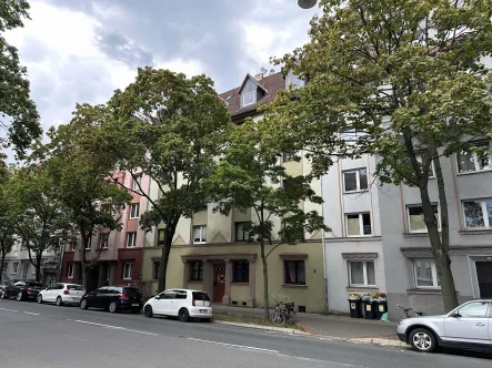 Ansich von der Straße aus - Wohnung kaufen in Hannover - Wohnungspaket: Verkauf von 3 Wohnungen - Gesamtwohnfläche ca. 133 m²