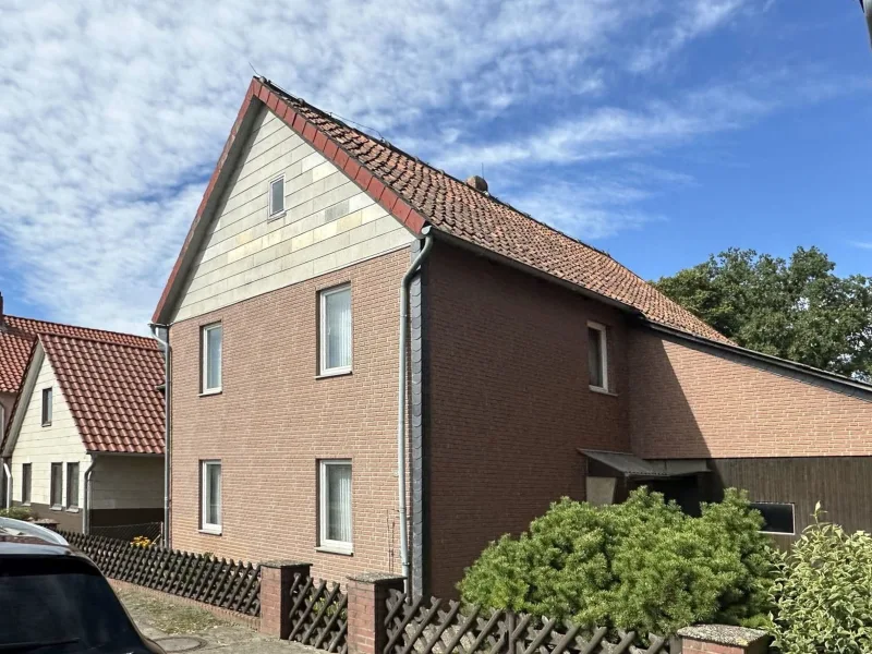 Eingangsbereich - Haus kaufen in Hohenhameln - Clauen: Günstiges Haus für handwerklich Begabte