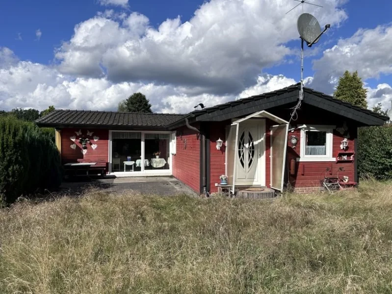 Eingang - Haus kaufen in Uetze - Uetze-Irenensee: Sanierungsbedürftiges Häuschen in Holzbauweise 