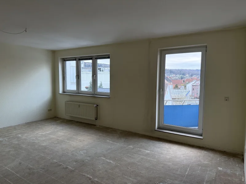 Wohn- und Esszimmer mit Balkon