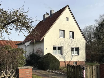  - Haus kaufen in Wietze - Wohnen und Bauen in Wieckenberg: Einfamilienhaus mit Baugrundstück