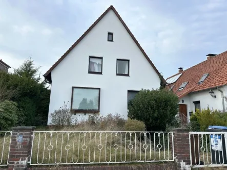 Vorderansicht - Haus kaufen in Hannover - Modernisierungs-/sanierungsbedürftiges Einfamilienhaus in TOP Lage