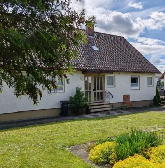 Ansicht - Haus kaufen in Metzingen-Neuhausen - Ein-Zweifamilienhaus in guter Lage