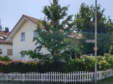 Ansicht - Haus kaufen in Altdorf - Modernes Einfamilienhaus für Familien - Energieeffizient & Wohnkomfort in Altdorf