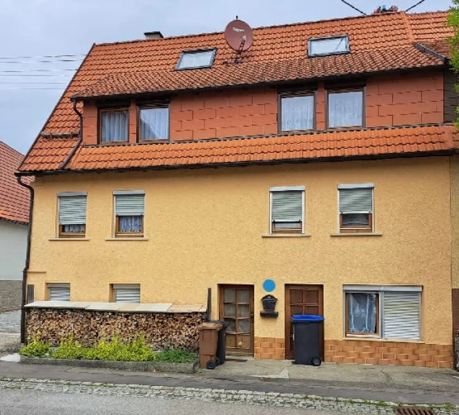 Ansicht - Haus kaufen in Metzingen-Neuhausen - Charmante Doppelhaushälfte mit besonderem Flair