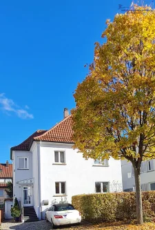 Hausansicht - Haus kaufen in Stuttgart / Untertürkheim - S - Luginsland: Moderne Stadtvilla - bestens energetisch renoviert - mit viel Charme und Flair!