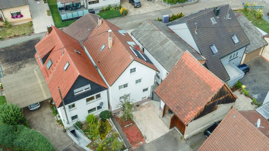 Luftansicht - Haus kaufen in Vaihingen an der Enz - Einfamilienhaus mit großem Stall und großer Scheune für zusätzliches Nutzungspotenzial!