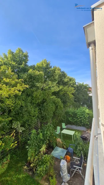 Blick ins Grüne vom Balkon