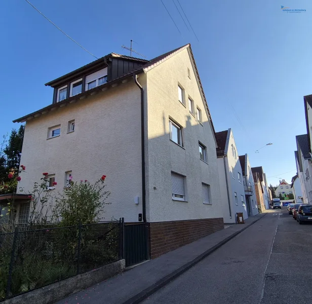 Hausansicht - Wohnung kaufen in Fellbach - 3-Zimmer-Wohnung im urbanen Fellbach – Perfekt zum Renovieren und Gestalten