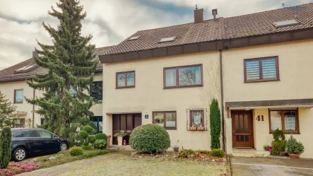 Hausansicht - Haus kaufen in Fellbach / Oeffingen - Ihr neues Zuhause: Ein Ort für Geborgenheit und Familienglück