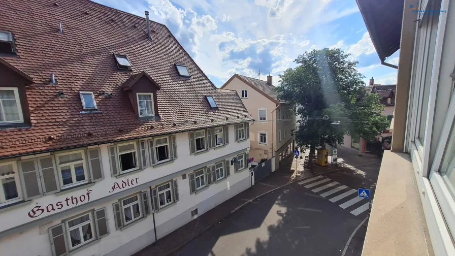 Blick zur Füßgängerzone - Wohnung kaufen in Stuttgart / Untertürkheim - "Urban und nah an den Weinbergen"-schicke 4 Zimmer Stadtwohnung