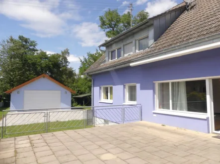 Haus und große Garage - Haus kaufen in Ehrenkirchen - Ehrenkirchen: Wohnen und arbeiten unter einem Dach