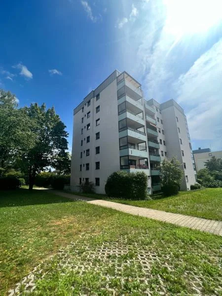 Titelbild - Wohnung kaufen in Ostfildern - Großzügige 3 1/2 Zimmer Wohnung in ruhiger Wohnlage von Ostfildern-Scharnhausen!