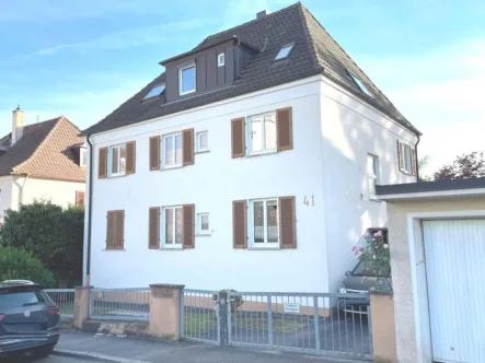 Esslingen am Neckar - Haus kaufen in Esslingen am Neckar - Renovieren & Wohlfühlen! Interessantes Zweifamilienhaus mit Garten!