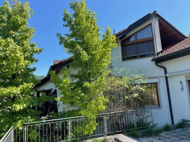 Bad Ditzenbach - Haus kaufen in Bad Ditzenbach - Einmaliges Ambiente! Traumhaftes Einfamilienhaus mit Blick ins Grüne!