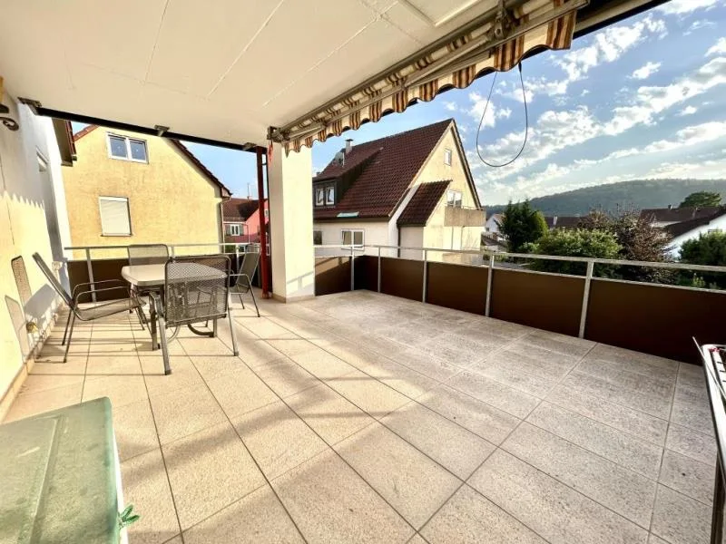 ES-Mettingen - Wohnung kaufen in Esslingen am Neckar - Ideales Angebot! Interessante 2,5 Zimmer-Wohnung mit großzügiger Terrasse!