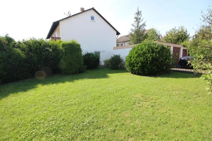 Böblingen - Haus kaufen in Altdorf - Für Gartenliebhaber! Interessante Doppelhaushälfte mit viel Platz!