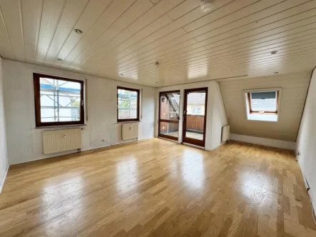 Wendlingen am Neckar - Wohnung kaufen in Wendlingen am Neckar - Sofort beziehbar! Ideale 3,5 Zimmer-Maisonettewohnung mit TG-Stellplätze!