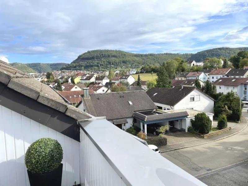 Geislingen (Steige) - Wohnung kaufen in Geislingen (Steige) - Herrliche Fernsicht! Ideale 3,5 Zimmer-Wohnung mit sonnigem Balkon!